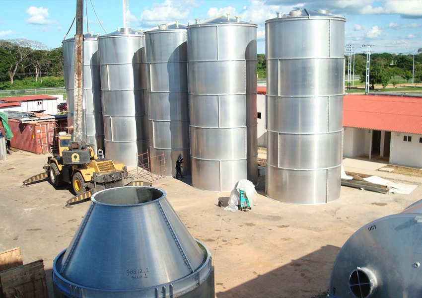 On site installation & welding of the raw material silos