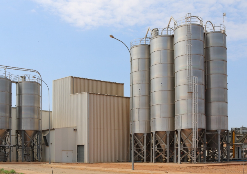 Raw material silos - capacity 1200 m³