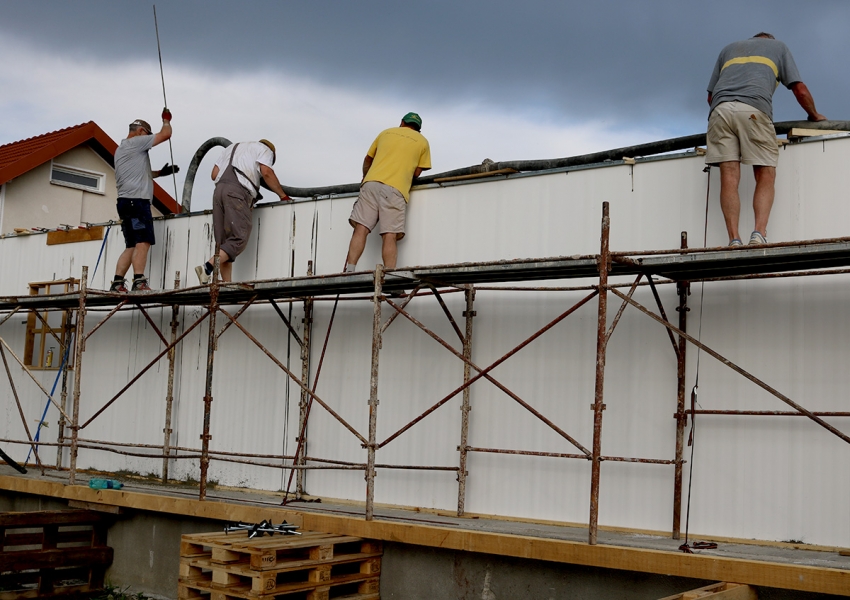 Concreting the PVC walls