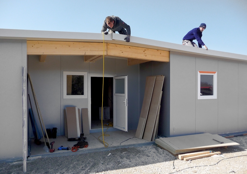 Temporary Home Waldneukirchen: House panels are also used for roof covering