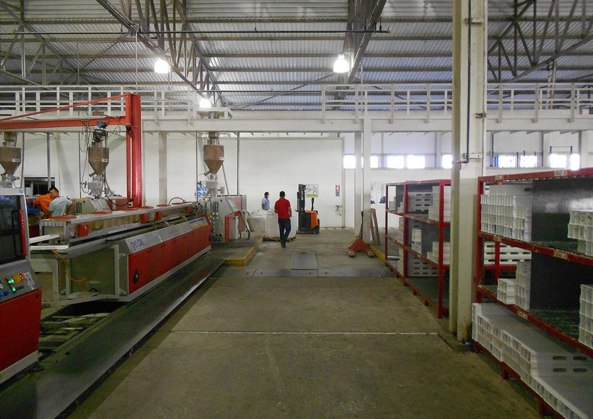 5.000 casas salen de la fábrica cada año en 10 líneas de extrusión